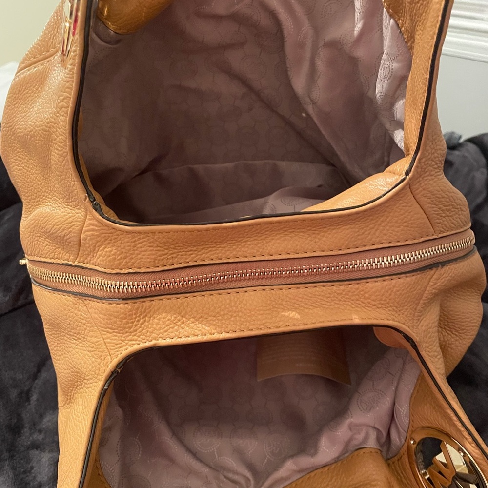 Brand new, never used authentic Michael Kors pocketbook. - Picture 4 of 5